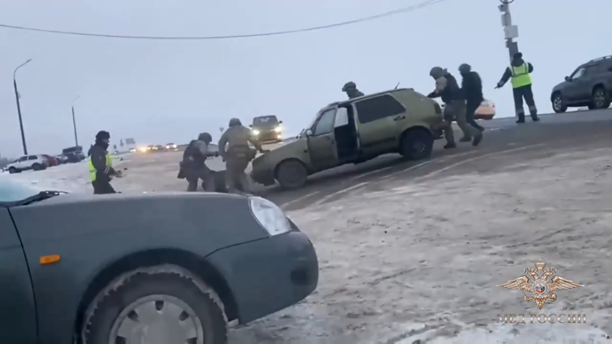  Товар из движущихся грузовиков воровала группа нижегородцев - фото 1