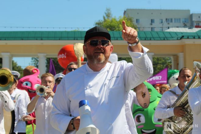 Попкорн и шаурма вышли на костюмированный парад фестиваля Ивлева в Нижнем Новгороде - фото 69