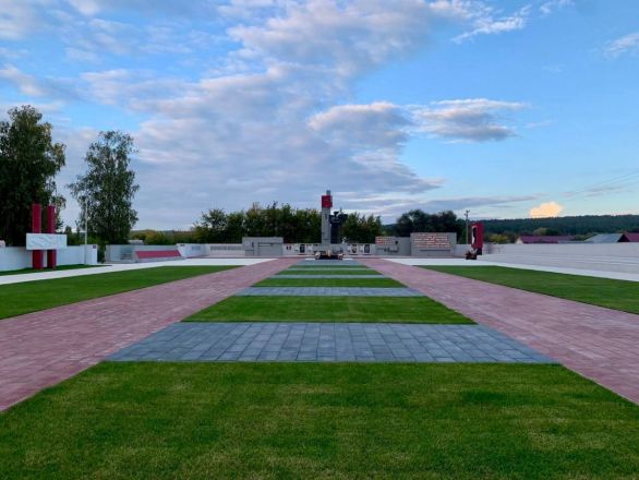 Никитин оценил благоустройство мемориала в Шатках - фото 4