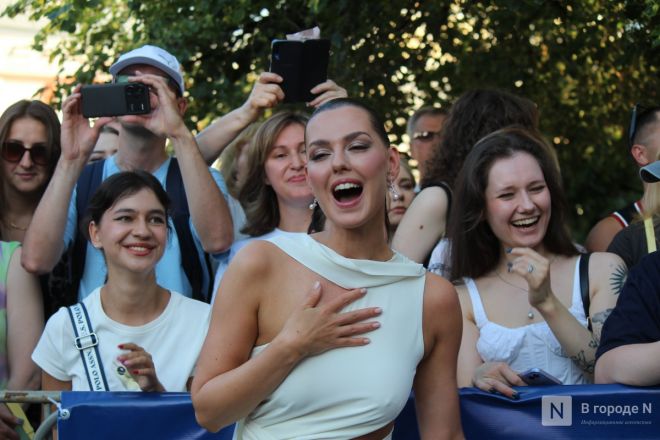 Знаменитости здесь: фоторепортаж с открытия &laquo;Горький fest&raquo; в Нижнем Новгороде - фото 61
