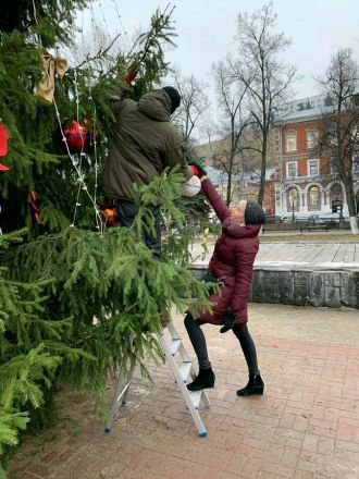Живую новогоднюю елку на площади Маркина установил НБД-Банк - фото 9