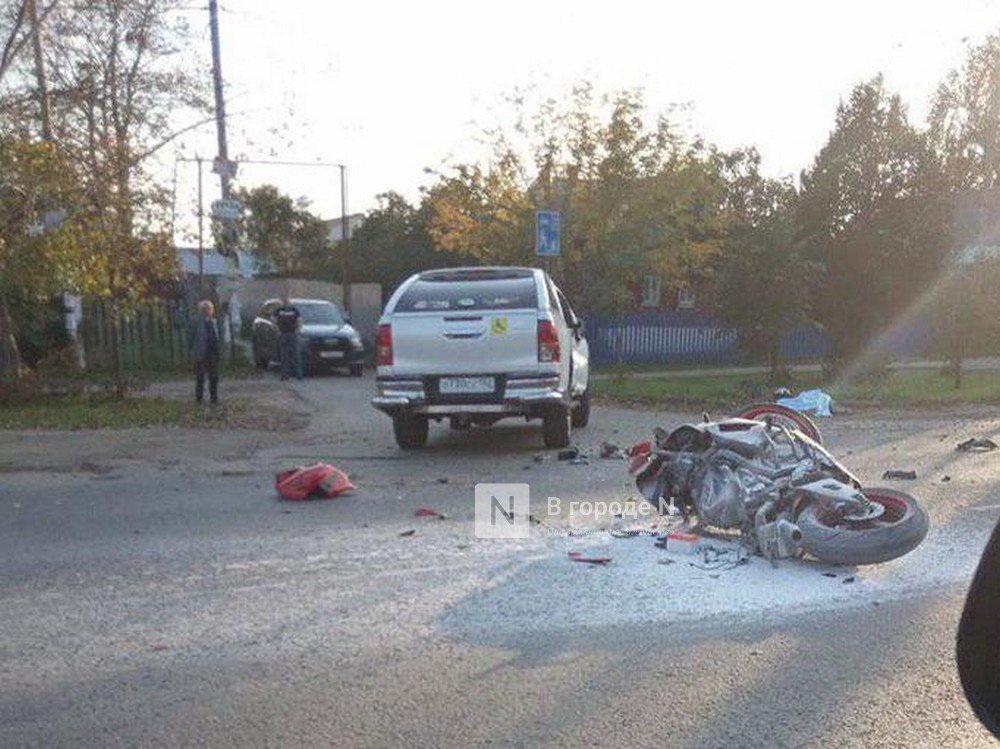 Мотоциклист разбился о пикап Mitsubishi на улице Землячки в Сормовском районе - фото 1