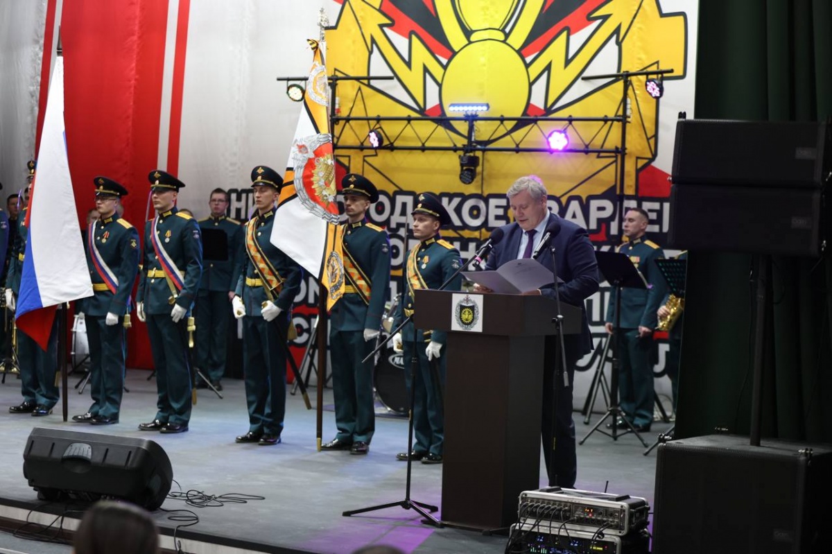 Нижегородские коммунисты поздравили военно-инженерное училище в Кстове - фото 1