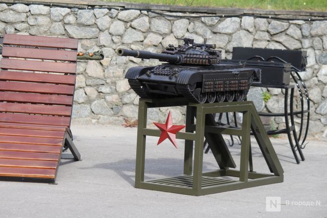 Танк-мангал и деревянные иконы: фоторепортаж с новой выставки от заключенных в Нижнем Новгороде - фото 82