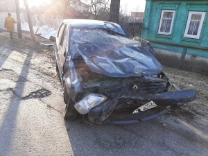 Пьяный водитель французской иномарки травмировал трех человек в Богородске