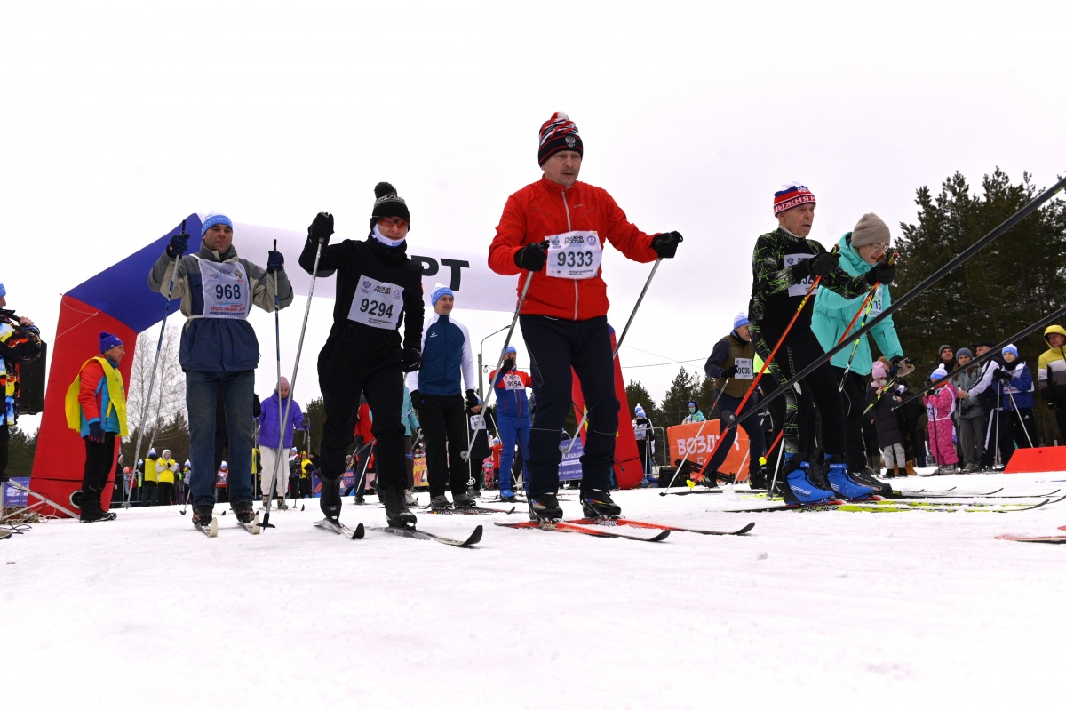 Около 800 человек приняли участие в массовой гонке &laquo;Лыжня России&raquo; в Дзержинске - фото 1