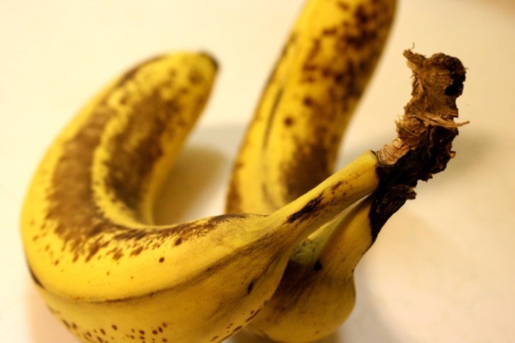 Почему чернеют бананы и можно ли их есть - фото 1