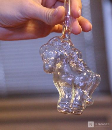 Волшебство из стекла: фоторепортаж с фабрики елочных игрушек в Нижнем Новгороде - фото 68
