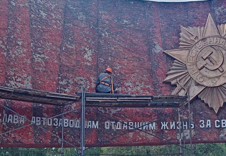 Мозаику на монументе Славы в Автозаводском районе отреставрируют ко Дню города - фото 1