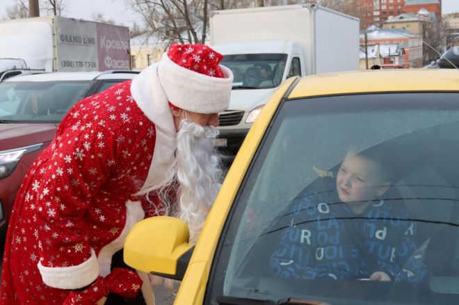 Дед Мороз удивил нижегородских водителей - фото 2