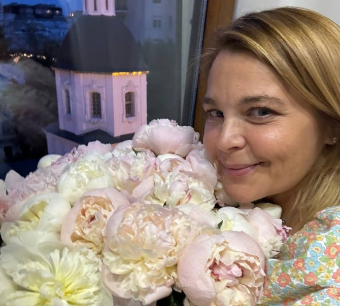 Нижегородская актриса Ирина Пегова опубликовала фото с цветами от любимого