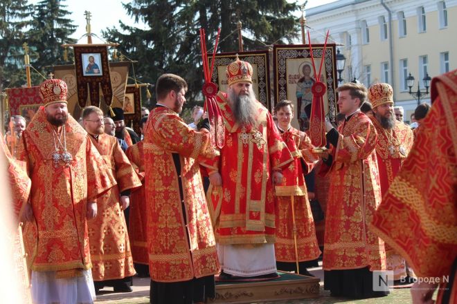 Фоторепортаж: как прошел пасхальный крестный ход в Нижнем Новгороде - фото 93