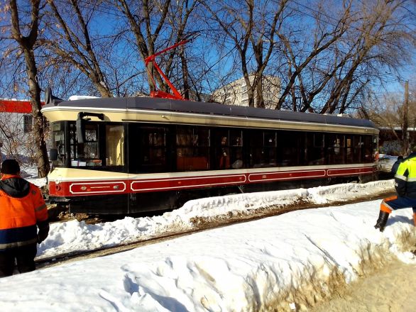 Нижегородский ретро-трамвай сошел с рельсов в Молитовке - фото 2