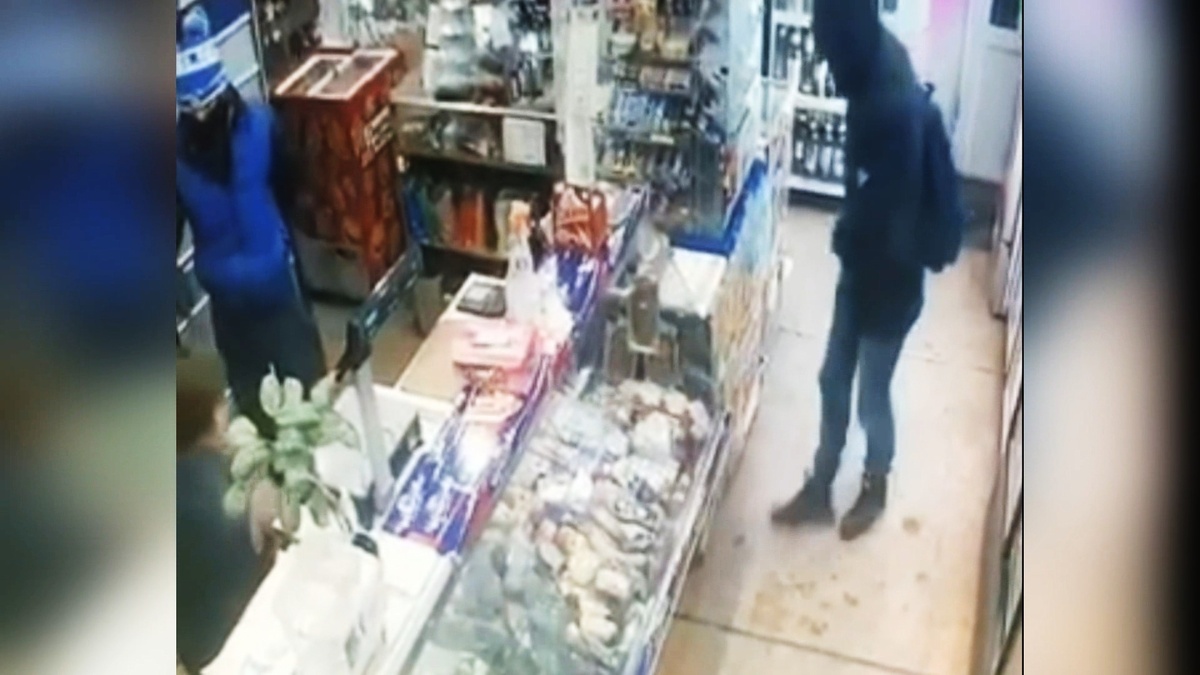 Подозреваемых в разбойном нападении на минимаркет задержали в Нижнем Новгороде - фото 1