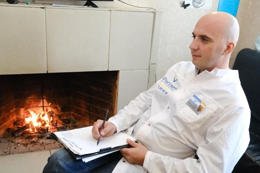 Устроивший ДТП и лишенный прав экс-депутат Васке замечен за рулем мотоцикла - фото 1