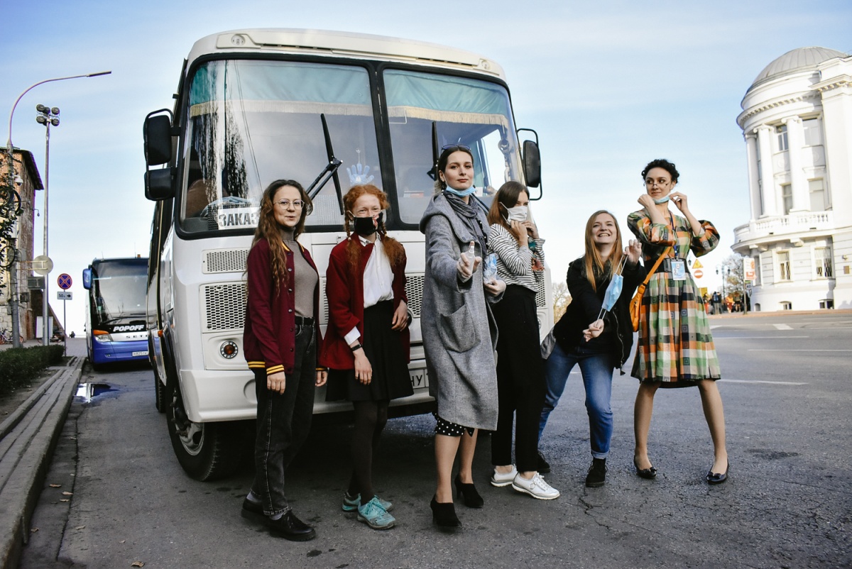 Нижегородцам предлагают посмотреть спектакль в автобусе - фото 1