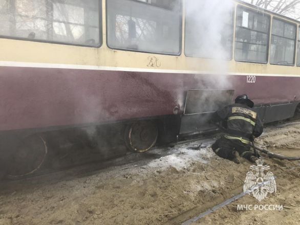 Трамвай горел на улице Пушкина в Советском райне - фото 2