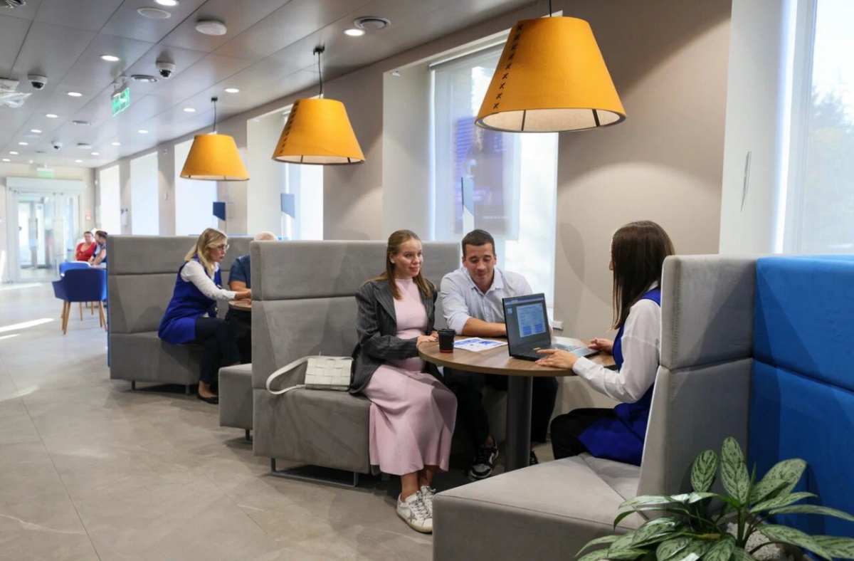 ВТБ выяснил, сколько свободных денег россияне хранят на карте - фото 1