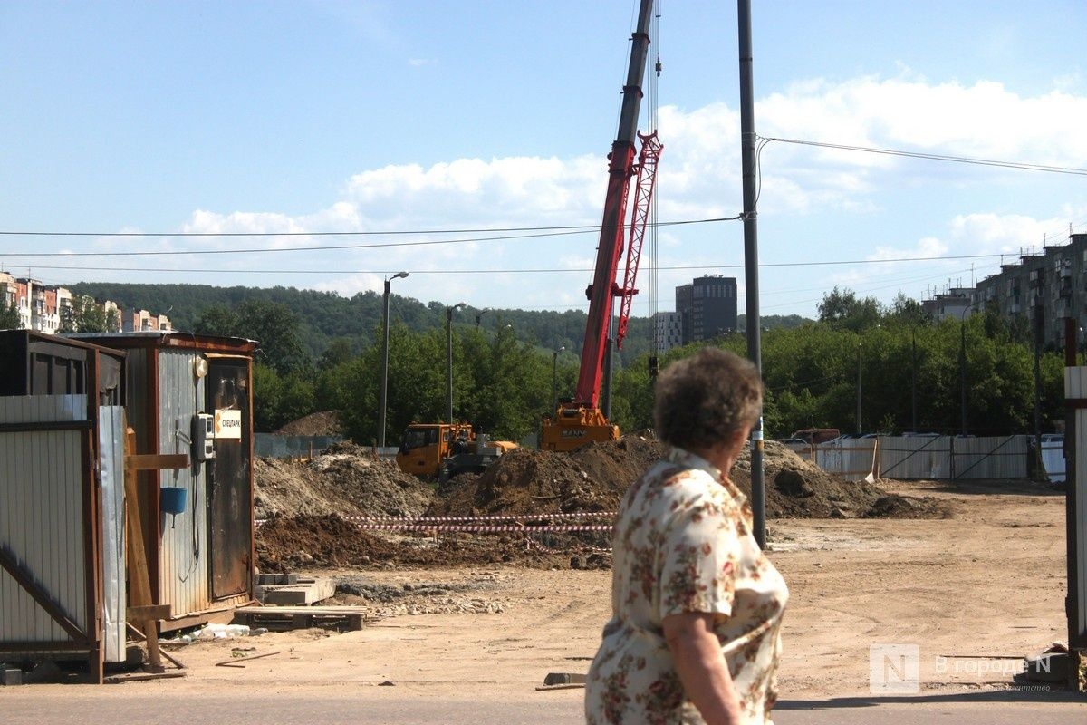 Первую опору канатки через Оку установили в Нижнем Новгороде - фото 1