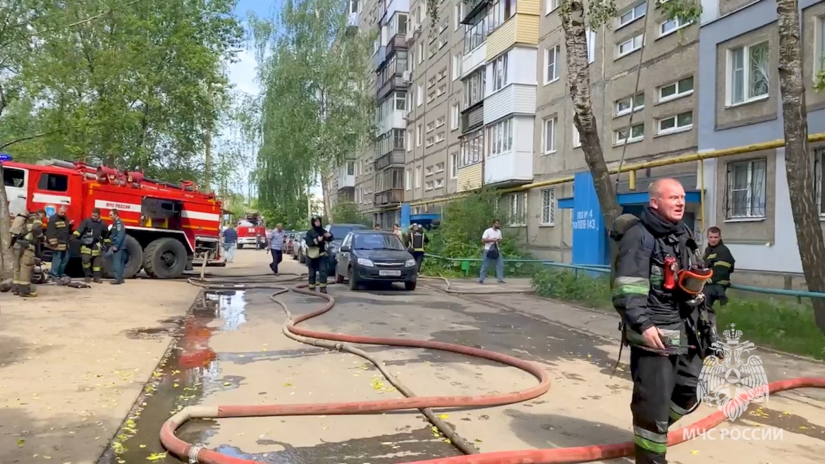 Школу № 190 готовят для размещения погорельцев из дома на улице Пермякова - фото 1