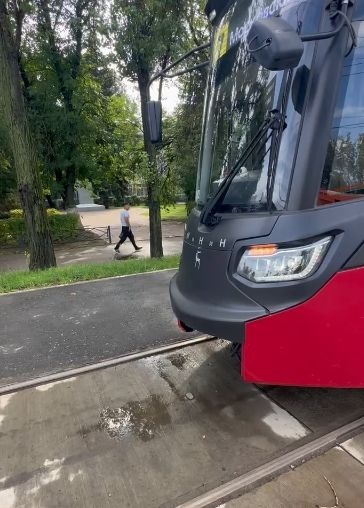 Трамвай «МиНиН» сбил пешехода в Нижнем Новгороде - фото 1