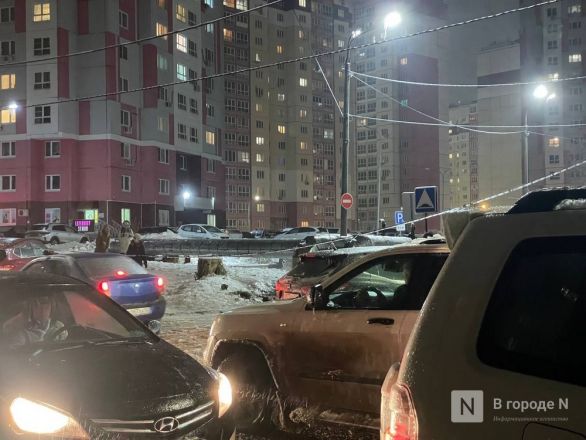 Побитые машины, вставшие трамваи, недовольные граждане: последствия ледяного дождя в Нижнем Новгороде - фото 4