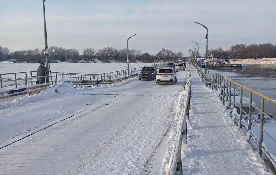 Разрушенный ледоходом мост в Павлове открыли после ремонта - фото 1