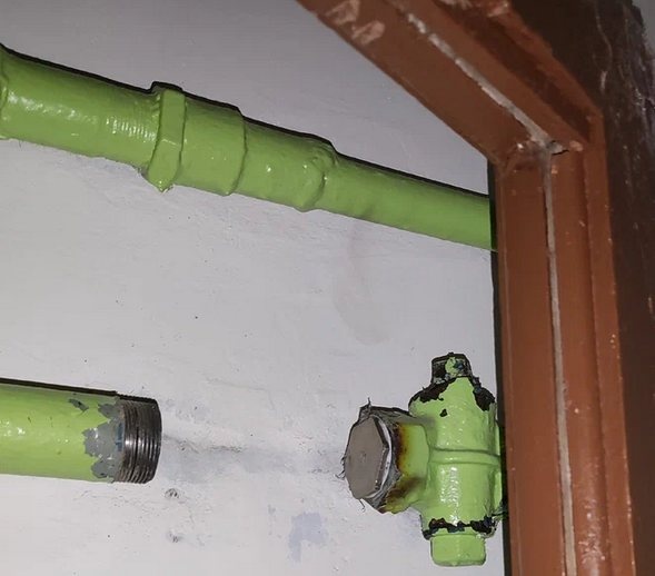 Газовики ведут проверки в доме на Ошарской, где отравились газом семья нижегородцев - фото 1