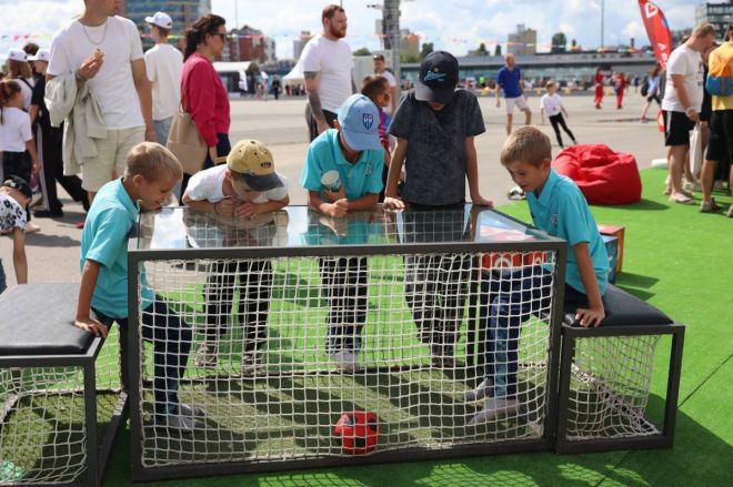 15 тысяч человек собрал День физкультурника в Нижнем Новгороде - фото 1