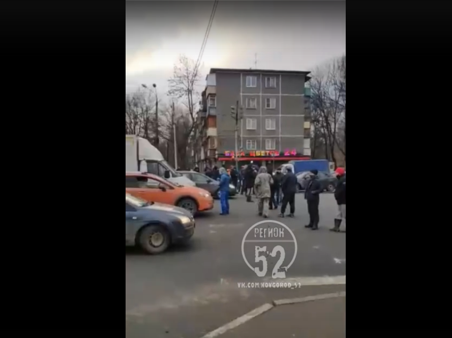 Предприниматели Карповского рынка перекрыли Мызинский мост - фото 1