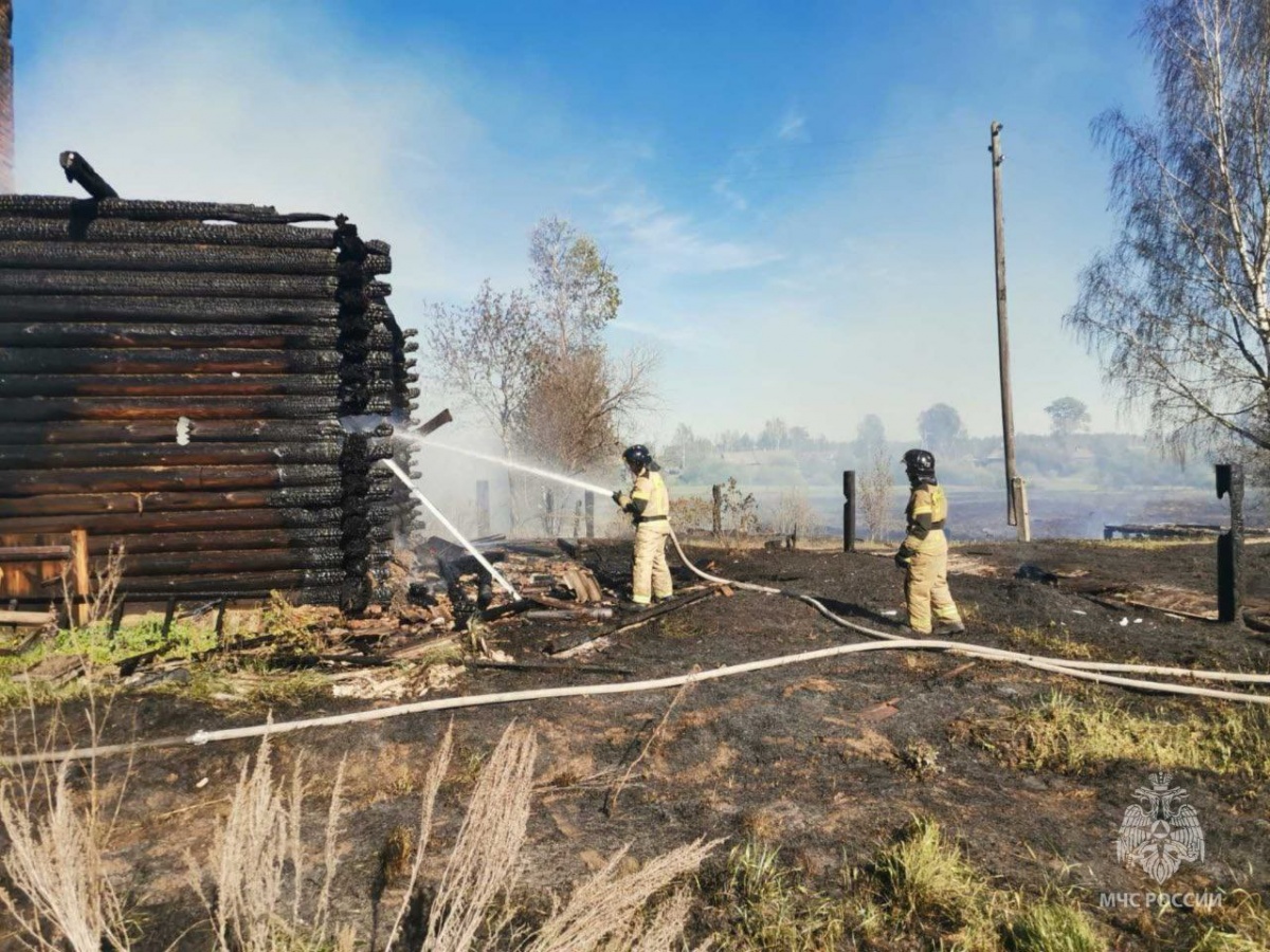 Пять домов и две бани сгорели в Шахунье Нижегородской области