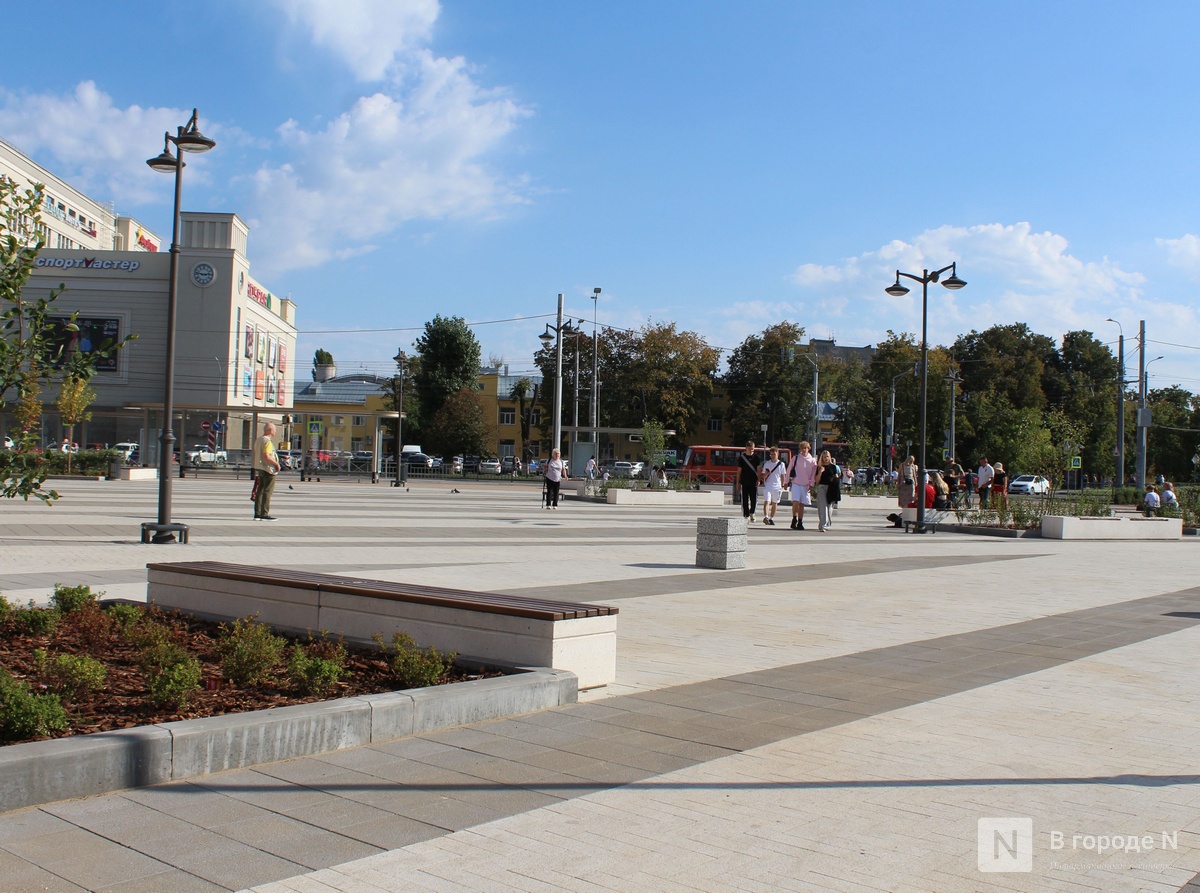 Опубликованы фото площади у Автозаводского универмага после благоустройства - фото 1