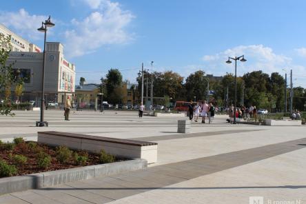 Опубликованы фото площади у Автозаводского универмага после благоустройства