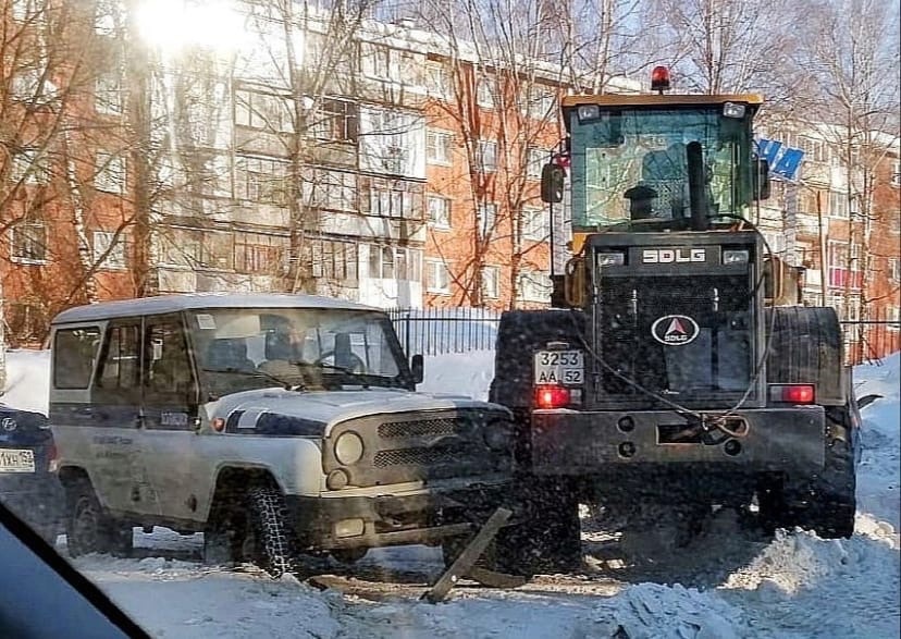 Полиция врезалась в трактор в Нижнем Новгороде - фото 1