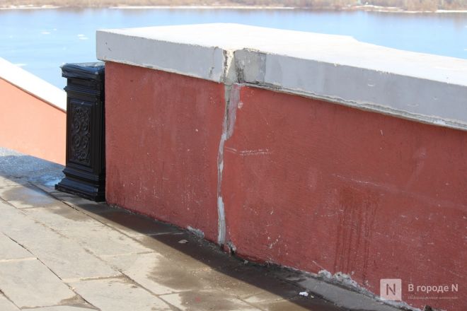 Трещит по швам: как выглядит центр Нижнего Новгорода после аномальной зимы — фоторепортаж - фото 62