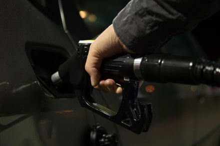 Сечин озвучил причины скачка цен на бензин в России