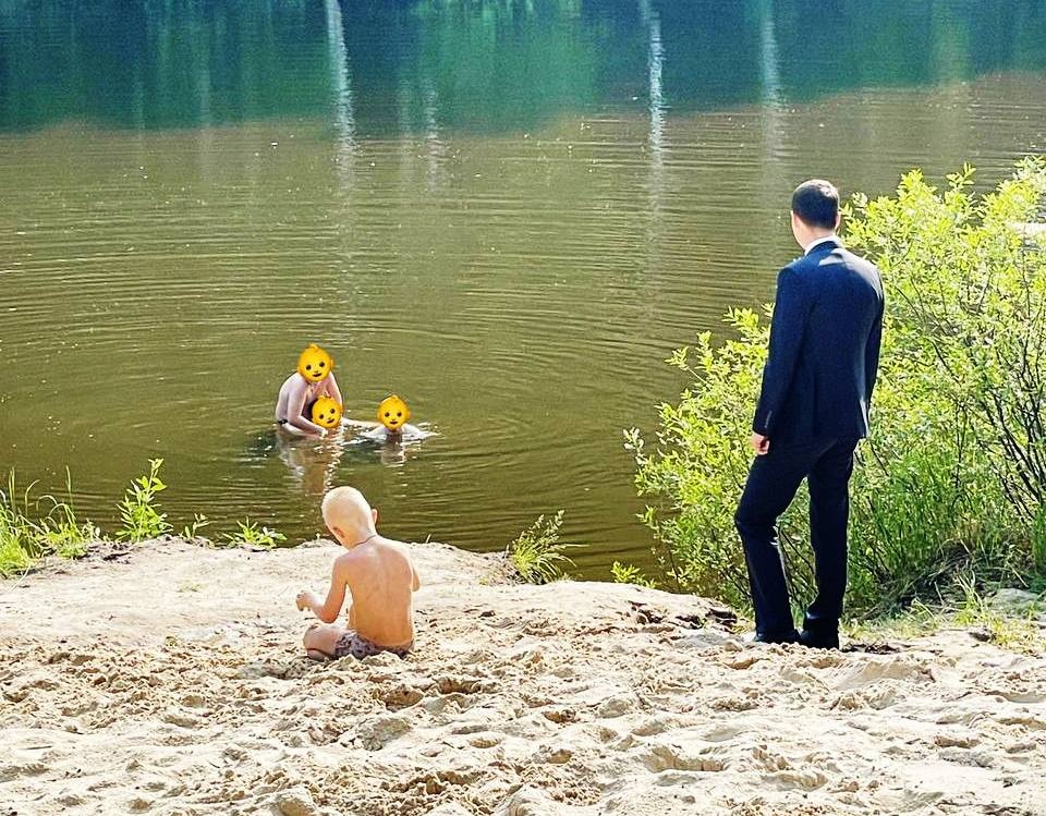 Нижегородский министр не смог проехать мимо детей, купавшихся в водоеме без взрослых - фото 1