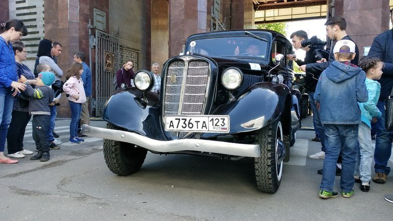 Ретроавтомобили ГАЗа порадовали нижегородцев городским дефиле - фото 7