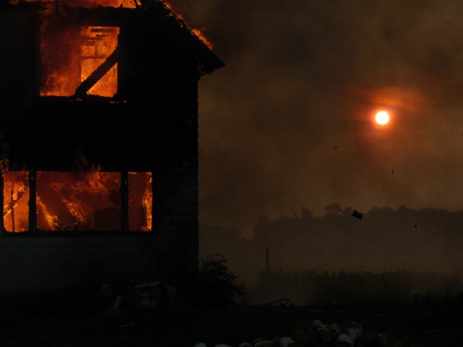 25 человек эвакуировали из пожара в Богородске - фото 1