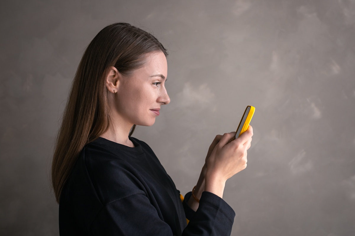 Здоровье, технику и яркие впечатления: чего хотят женщины в преддверии 8 марта - фото 1