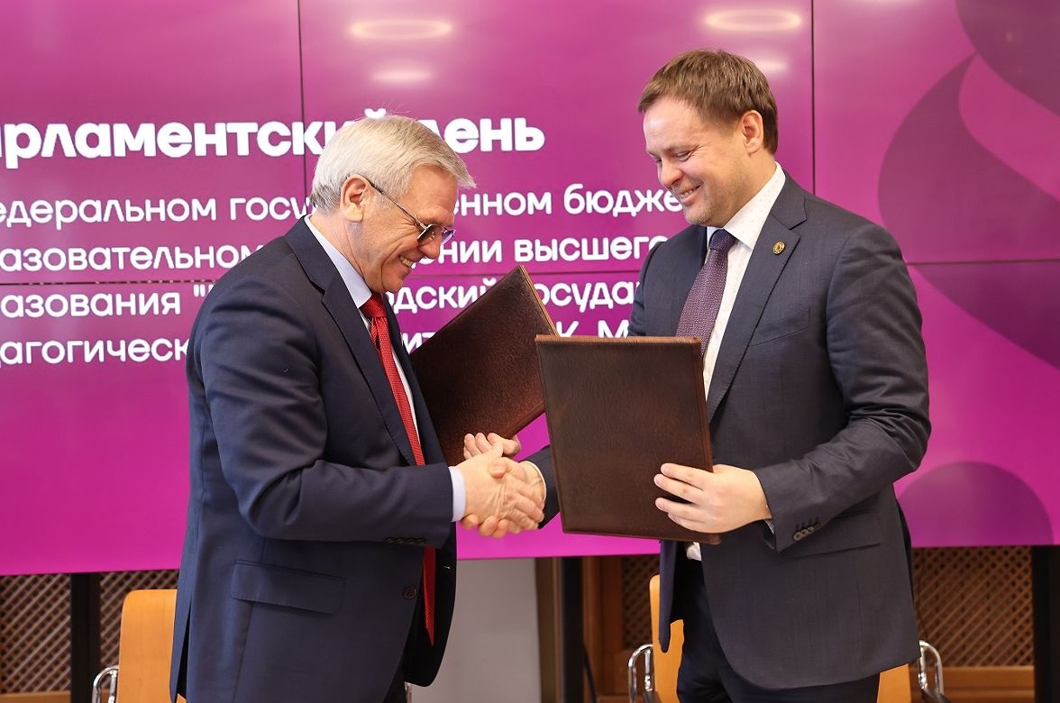 Соглашение о сотрудничестве между Законодательным собранием и Мининским университетом подписали Евгений Люлин и Виктор Сдобняков - фото 1