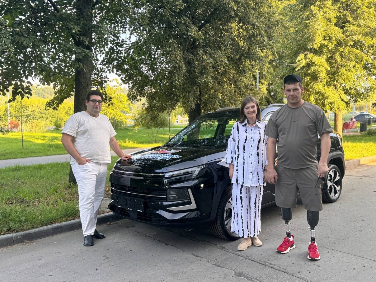 Лишившемуся ног нижегородскому ветерану СВО передали авто с ручным управлением - фото 1