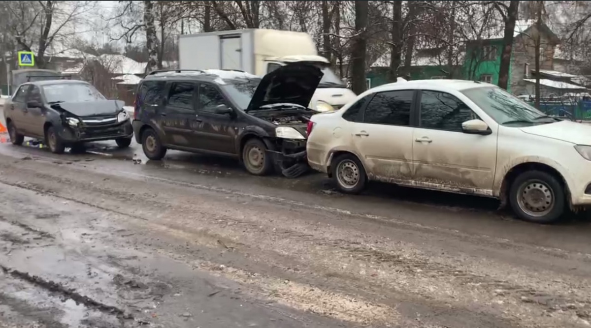Два человека пострадали в массовом ДТП в Нижегородской области - фото 1