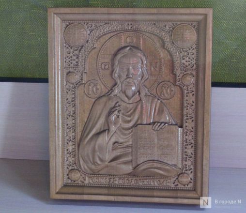 Танк-мангал и деревянные иконы: фоторепортаж с новой выставки от заключенных в Нижнем Новгороде - фото 12