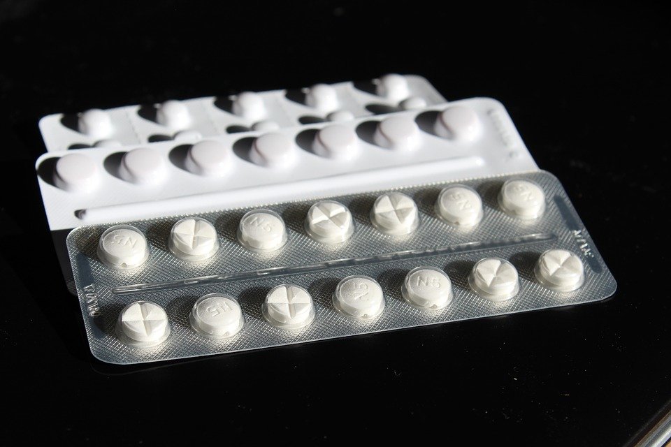 Семь лекарств, которых не должно быть в домашней аптечке - фото 1