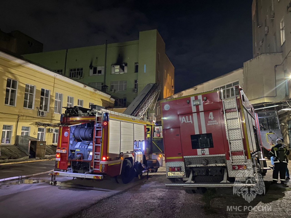 Здание ИПФ РАН на Ульянова загорелось в Нижнем Новгороде - фото 1