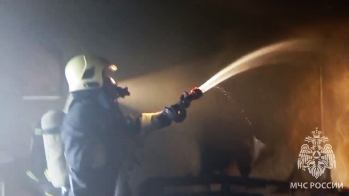 Восемь человек эвакуировали из горящей многоэтажки в Нижнем Новгороде - фото 1