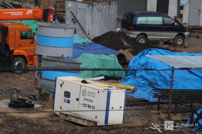 Сорванные сроки и тонна грязи: фоторепортаж со стройки террасного парка в Почаинском овраге - фото 31