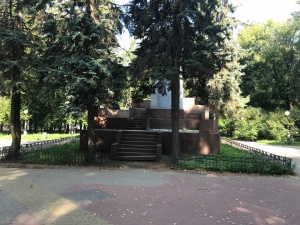 В сквере имени 1905 года на площади Свободы снесли все киоски (ФОТО)