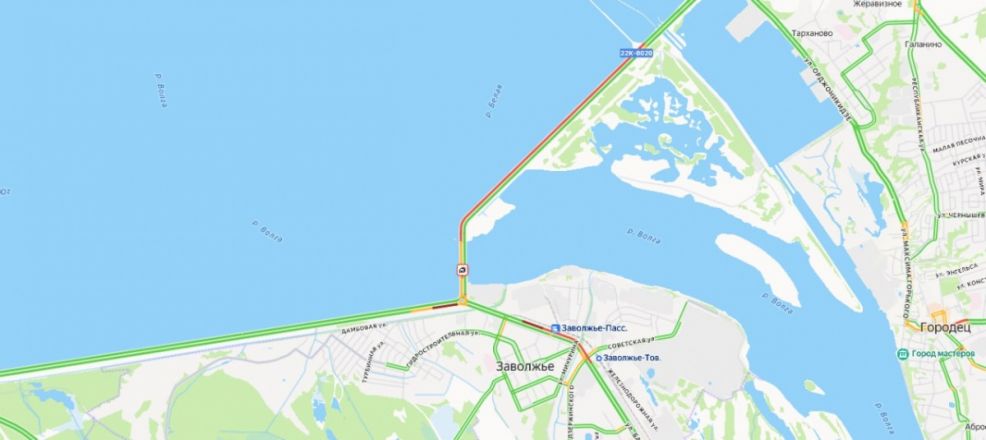 Огромная пробка образовалась на дамбе в Городце из-за застрявшей бетономешалки - фото 3